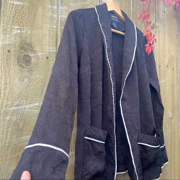 Vintage Black and White Botanical Jacquard Blazer 🌿 - Picture 5 of 11